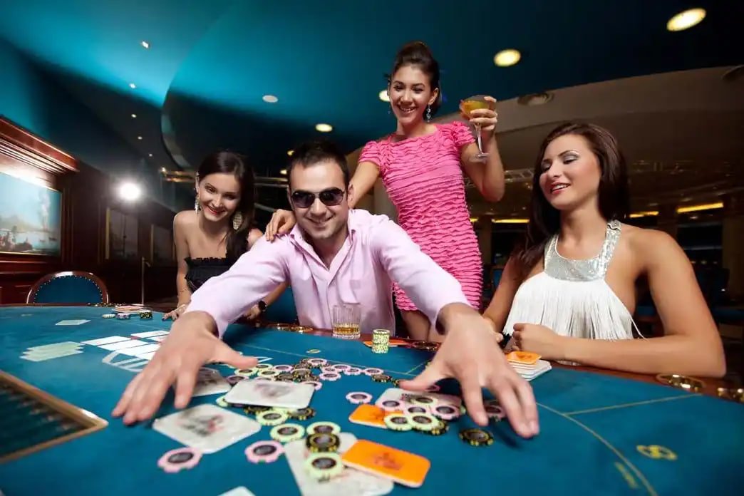 Người dùng Việt Nam trải nghiệm live casino và slot online trên 23win07 qua điện thoại